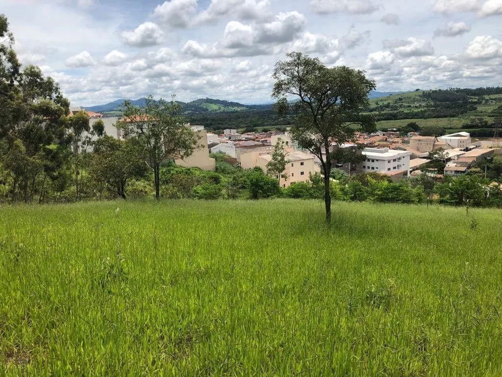 Terreno à venda de 1.569 m² em Pouso Alegre, MG, Brasil