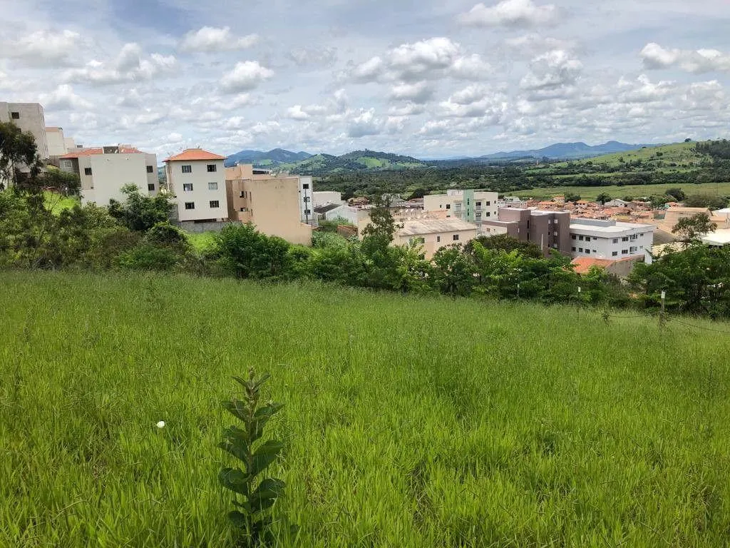 Terreno à venda de 1.569 m² em Pouso Alegre, MG, Brasil