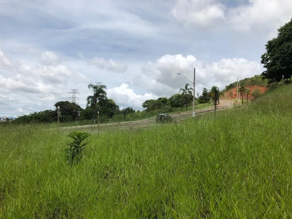 Terreno à venda de 1.569 m² em Pouso Alegre, MG, Brasil