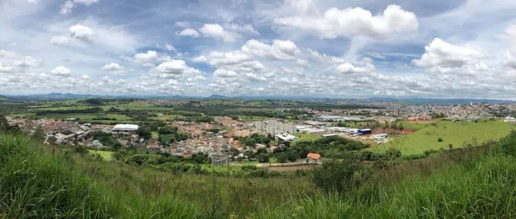 Terreno à venda de 1.569 m² em Pouso Alegre, MG, Brasil