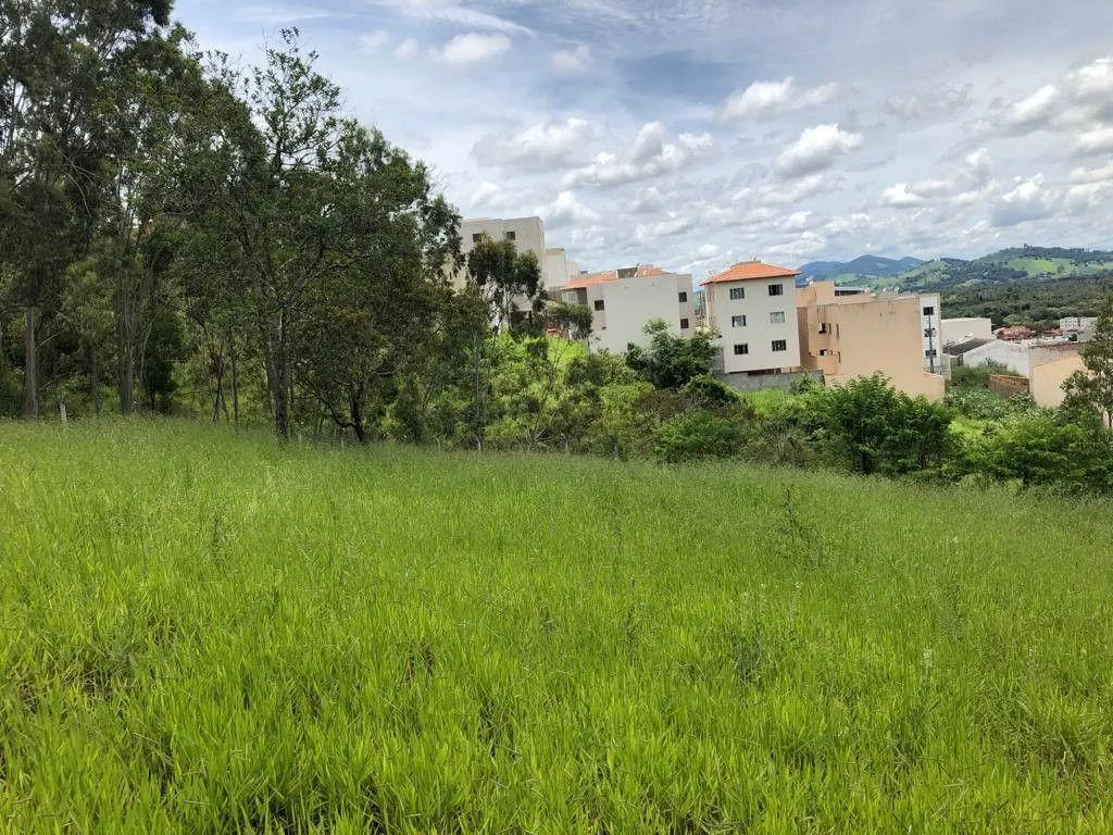 Terreno à venda de 1.569 m² em Pouso Alegre, MG, Brasil