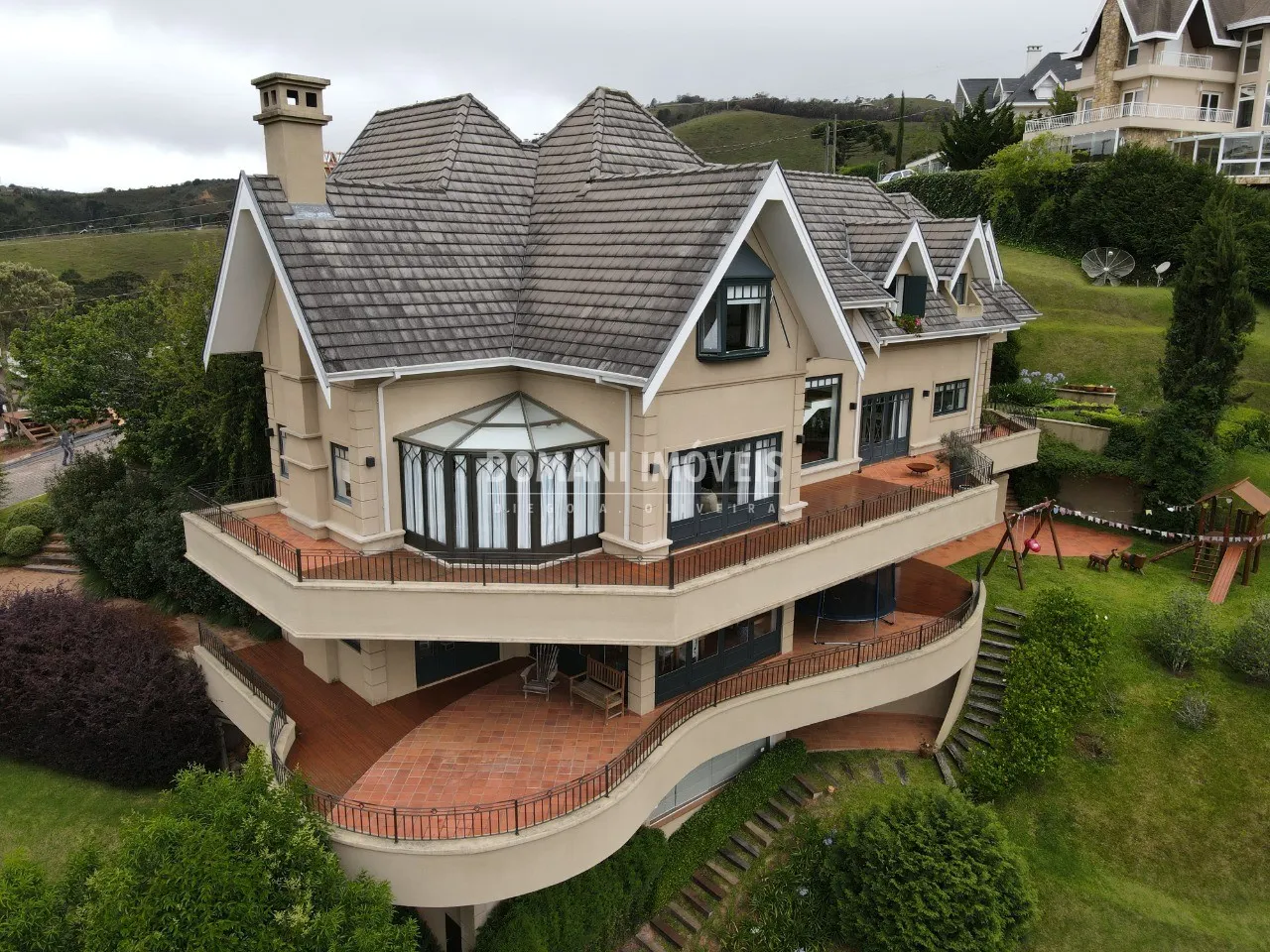 Casa à venda de 2.100 m² em Campos do Jordão, SP, Brasil