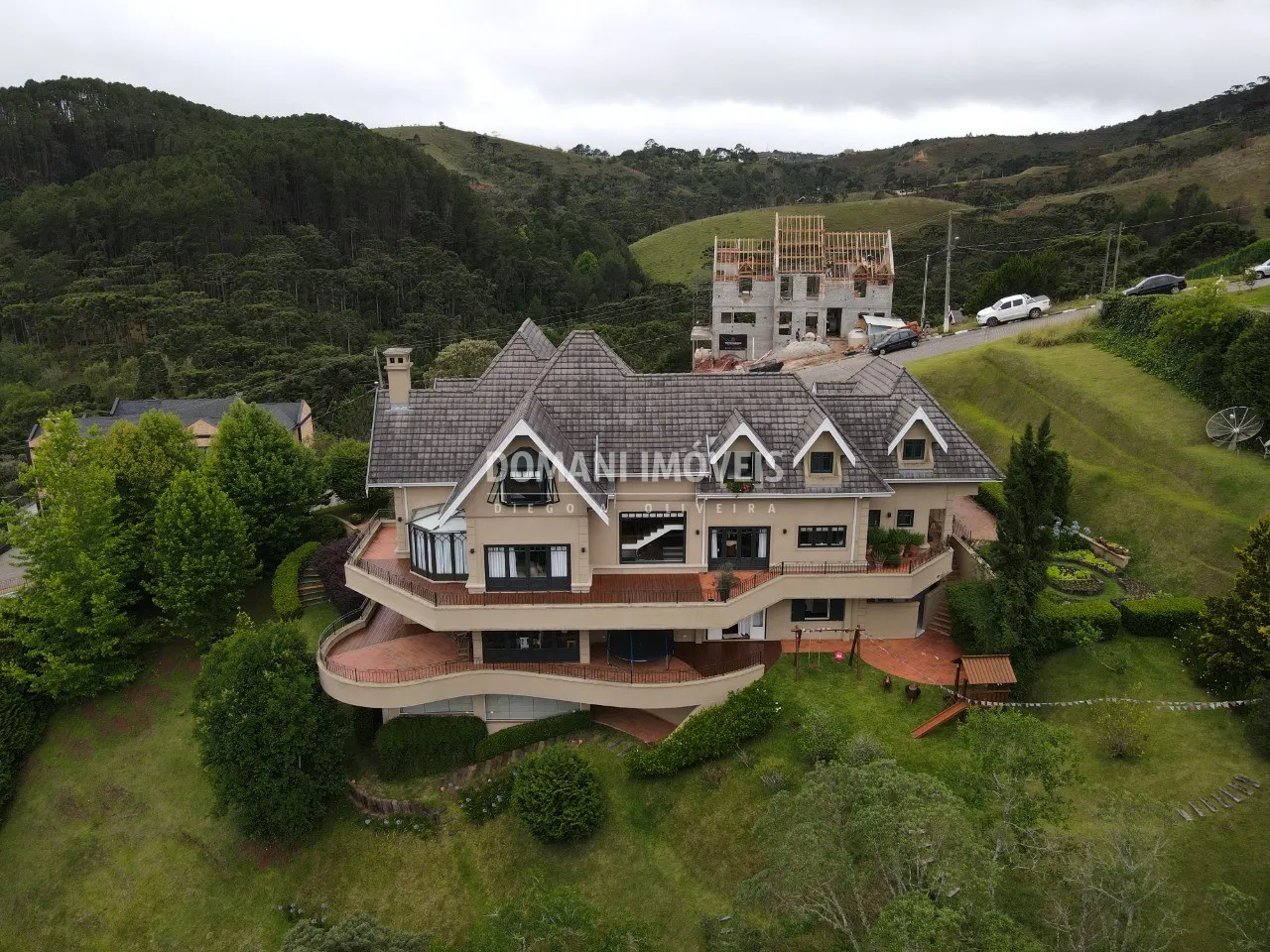 Casa à venda de 2.100 m² em Campos do Jordão, SP, Brasil