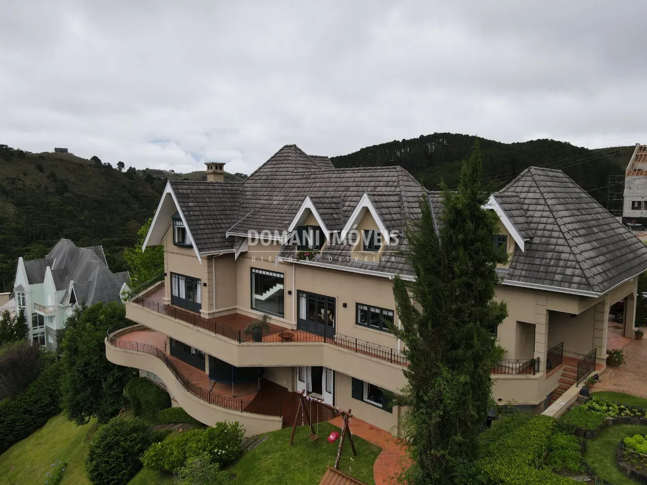 Casa à venda de 2.100 m² em Campos do Jordão, SP, Brasil