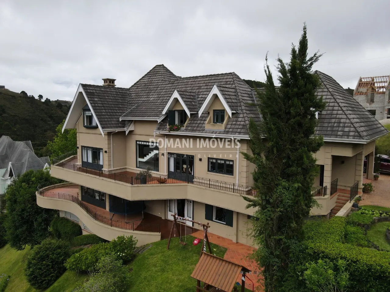 Casa à venda de 2.100 m² em Campos do Jordão, SP, Brasil