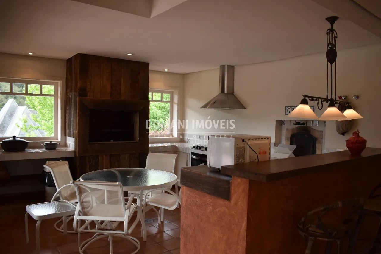 Casa à venda de 2.100 m² em Campos do Jordão, SP, Brasil