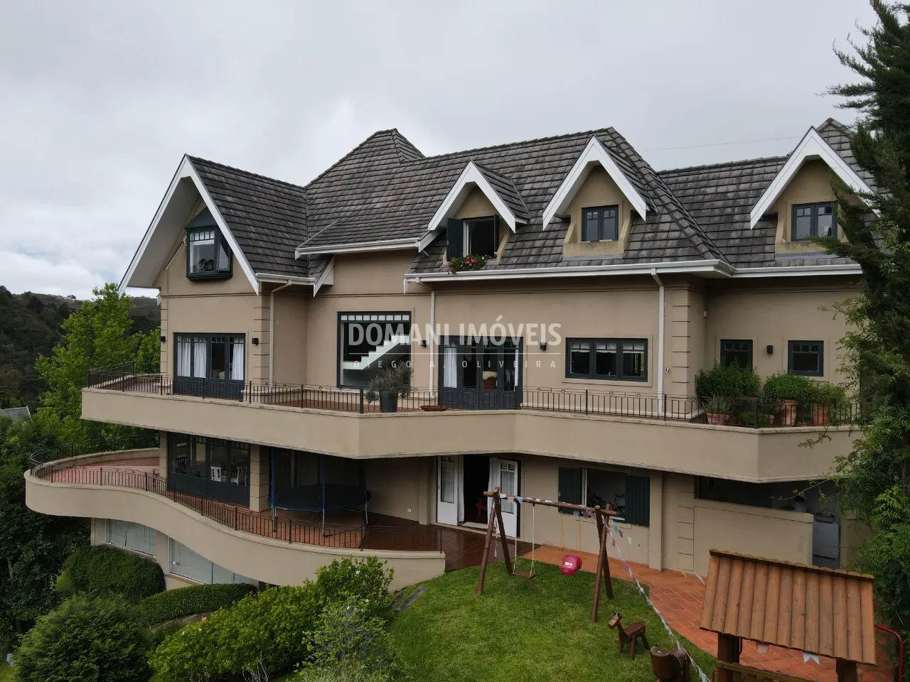 Casa à venda de 2.100 m² em Campos do Jordão, SP, Brasil