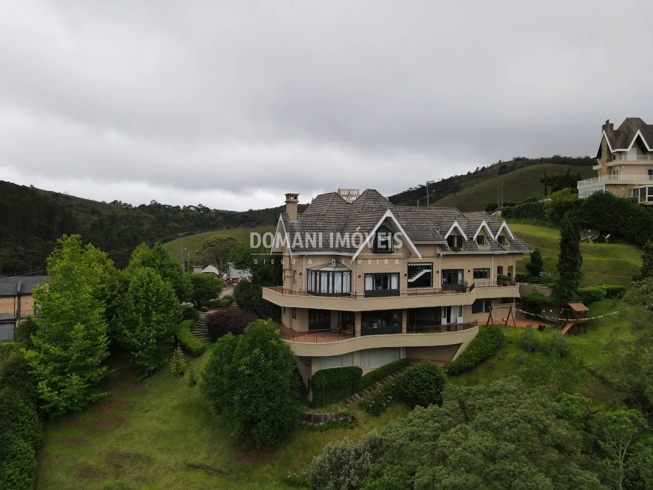 Casa à venda de 2.100 m² em Campos do Jordão, SP, Brasil