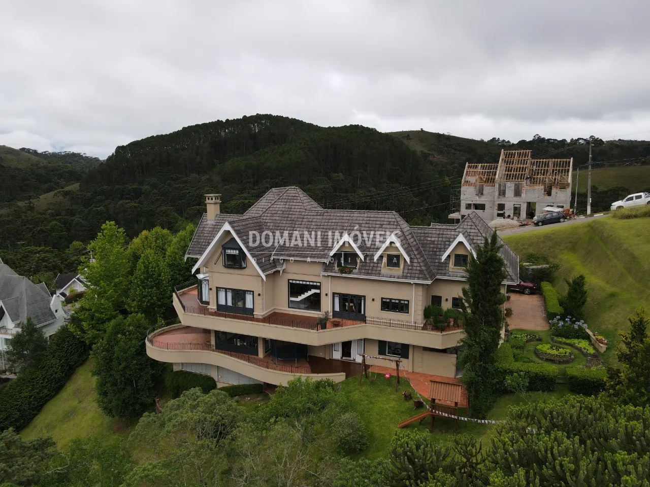 Casa à venda de 2.100 m² em Campos do Jordão, SP, Brasil