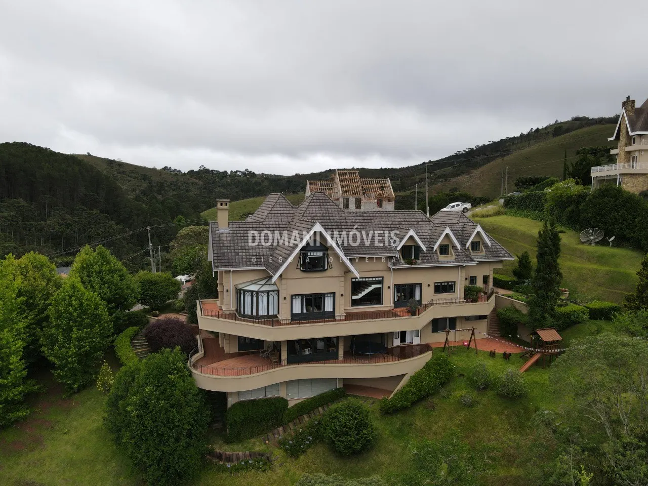 Casa à venda de 2.100 m² em Campos do Jordão, SP, Brasil
