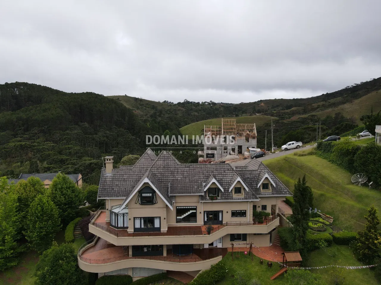 Casa à venda de 2.100 m² em Campos do Jordão, SP, Brasil