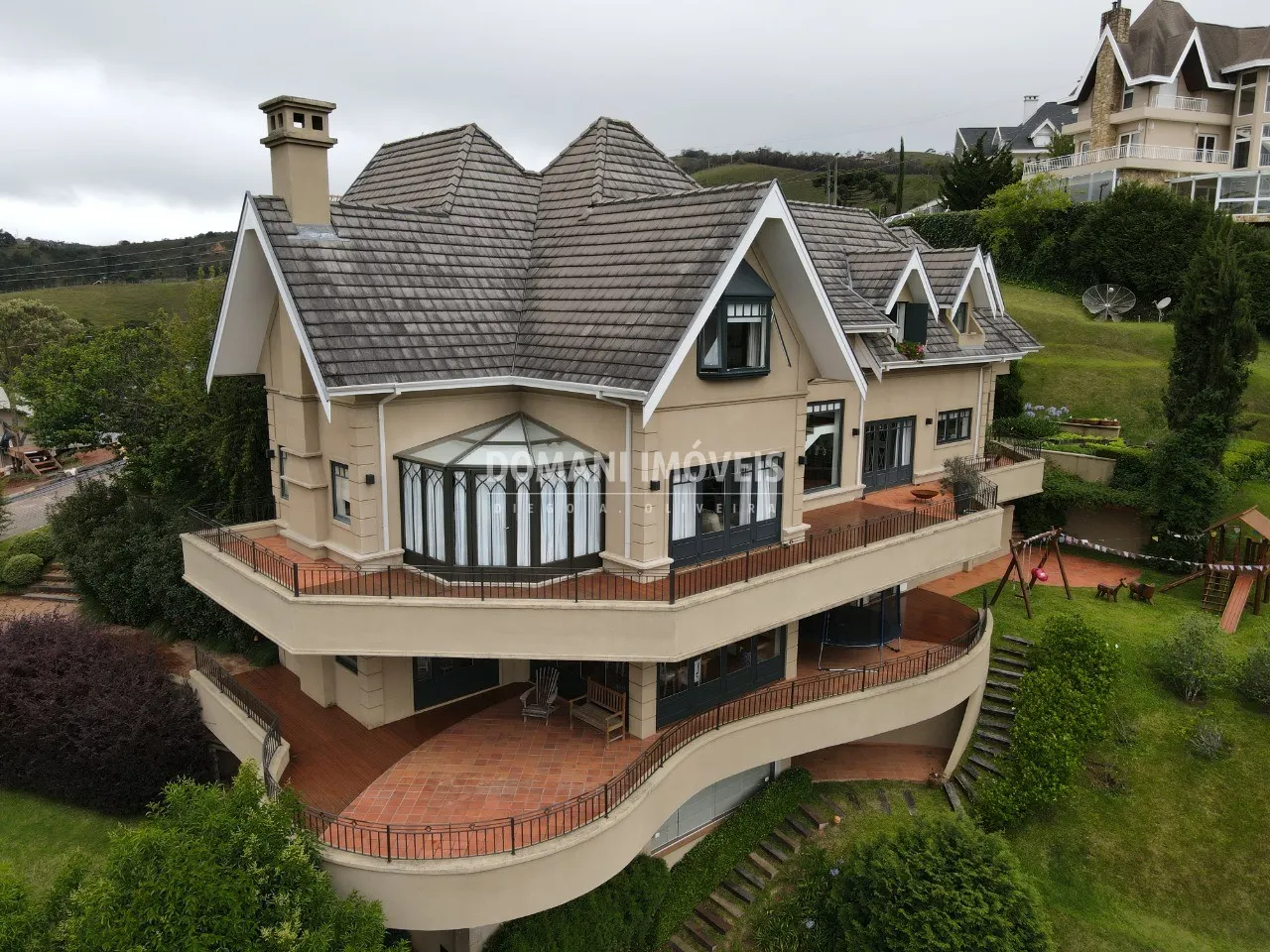 Casa à venda de 2.100 m² em Campos do Jordão, SP, Brasil