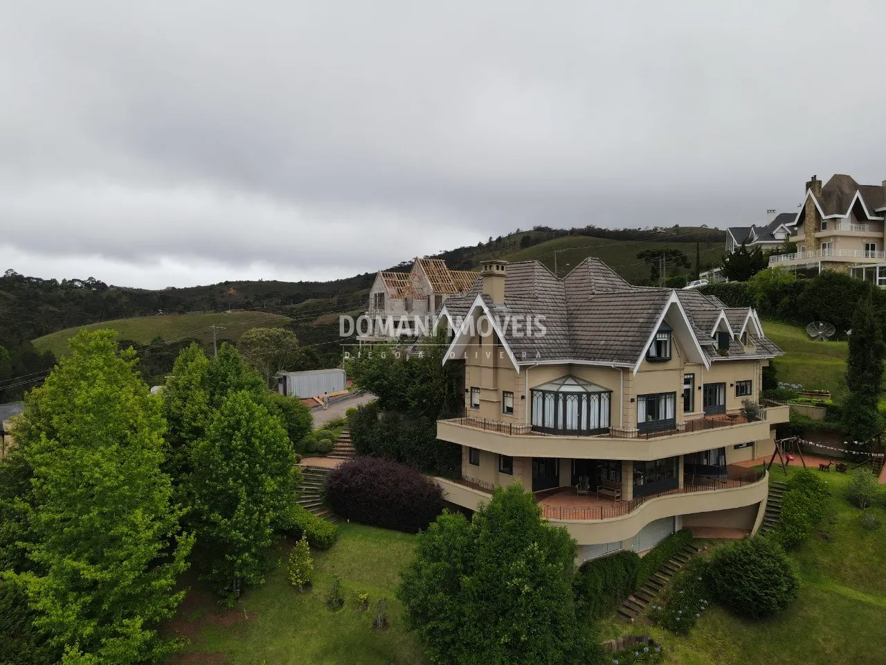 Casa à venda de 2.100 m² em Campos do Jordão, SP, Brasil