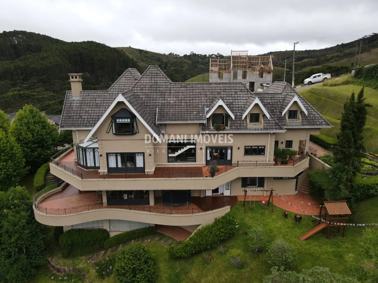 Casa à venda de 2.100 m² em Campos do Jordão, SP, Brasil