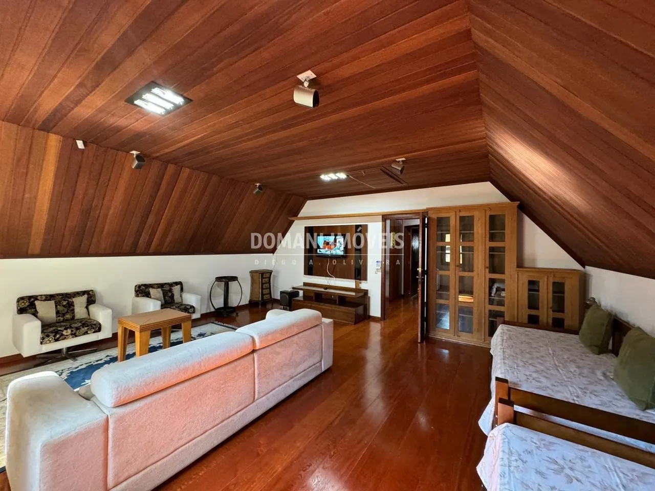Casa à venda de 1.120 m² em Campos do Jordão, SP, Brasil