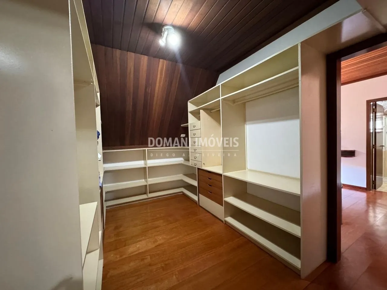 Casa à venda de 1.120 m² em Campos do Jordão, SP, Brasil