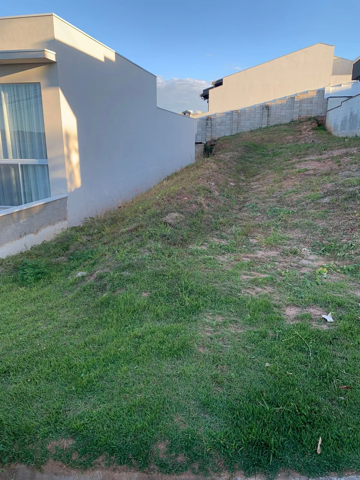 Terreno à venda de 300 m² em Valinhos, SP, Brasil