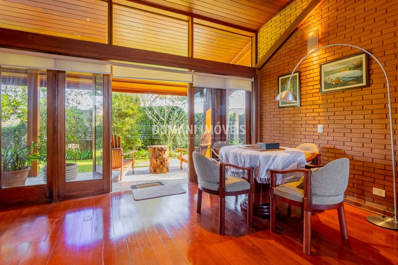 Casa à venda de 1.805 m² em Campos do Jordão, SP, Brasil