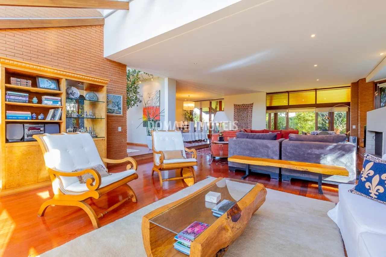 Casa à venda de 1.805 m² em Campos do Jordão, SP, Brasil