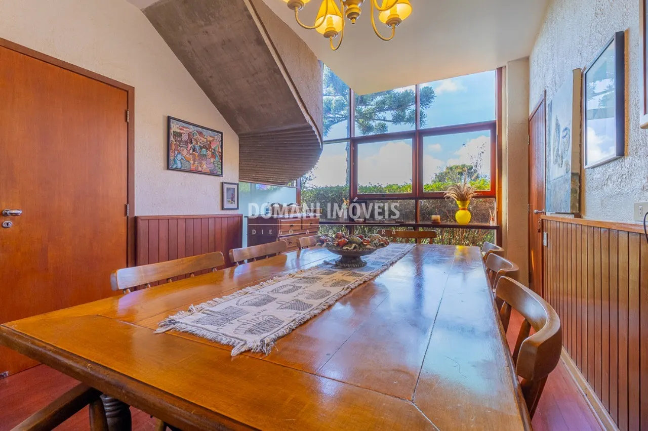 Casa à venda de 1.805 m² em Campos do Jordão, SP, Brasil