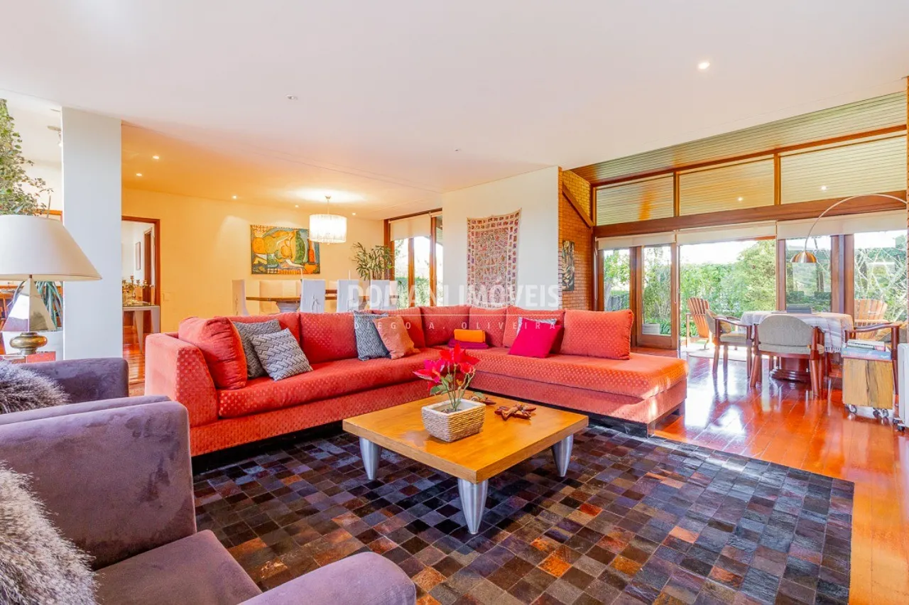 Casa à venda de 1.805 m² em Campos do Jordão, SP, Brasil