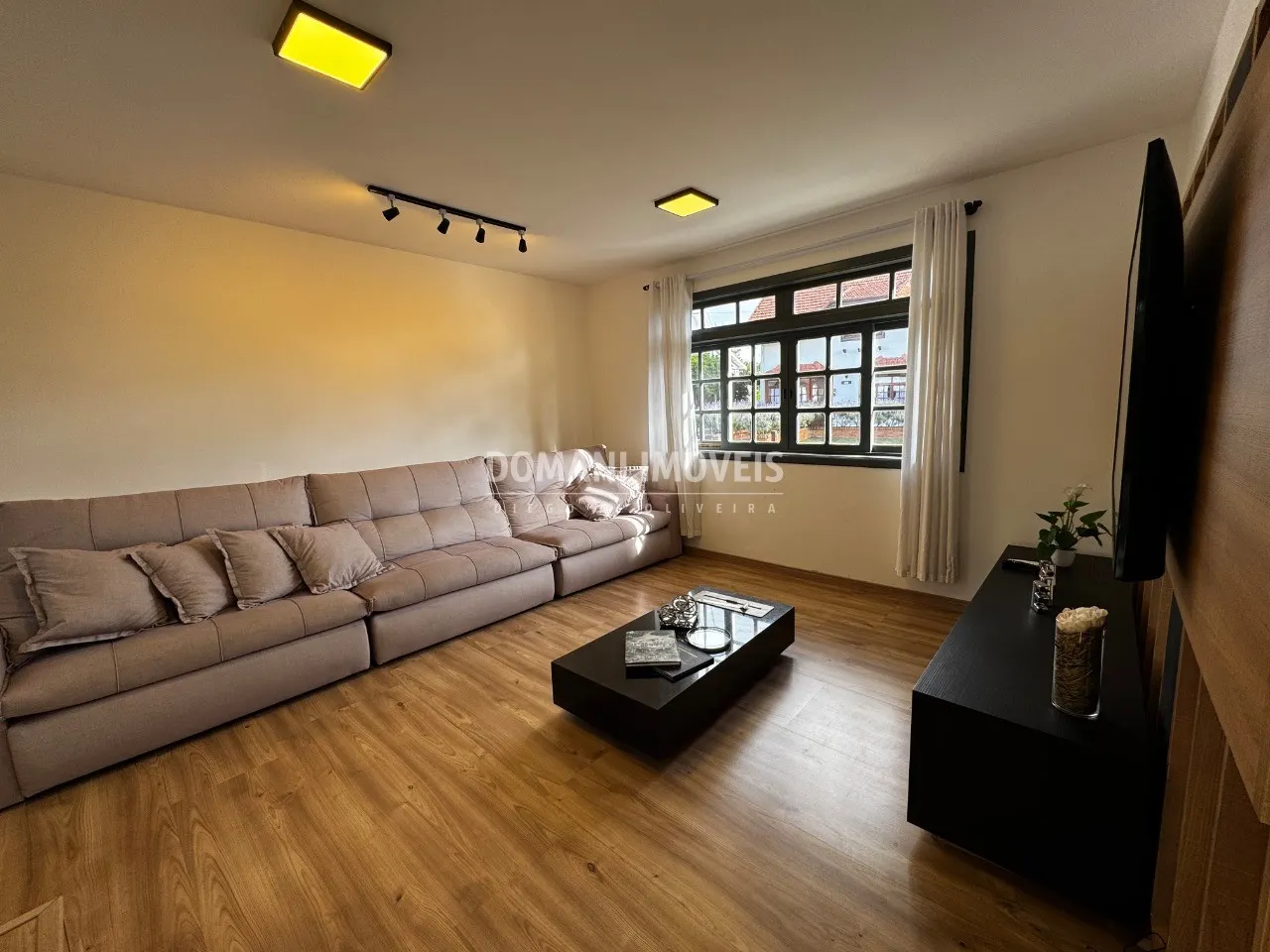 Casa à venda de 1.430 m² em Campos do Jordão, SP, Brasil