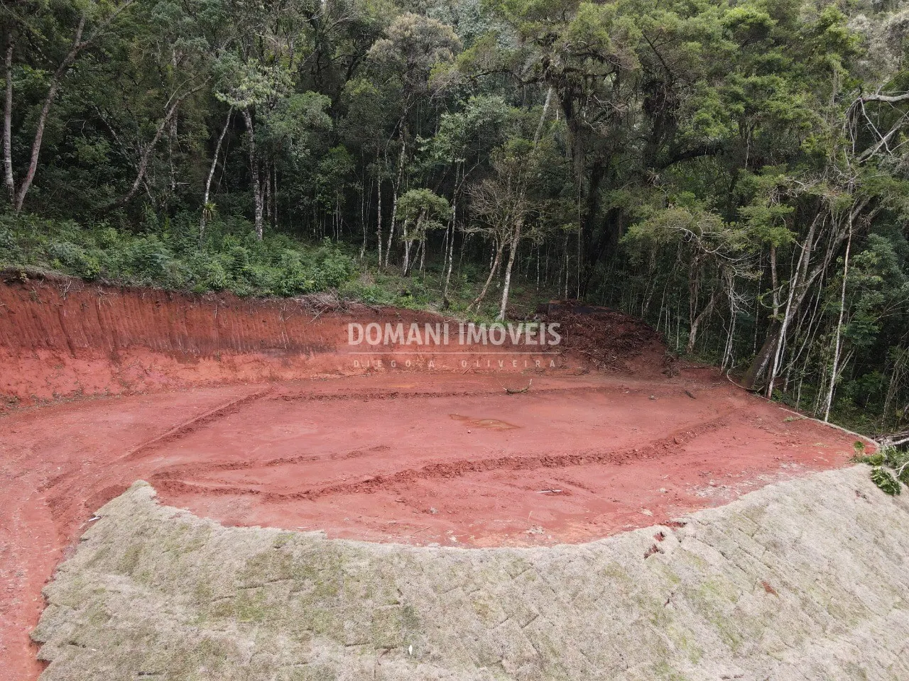 Terreno à venda de 965 m² em Campos do Jordão, SP, Brasil