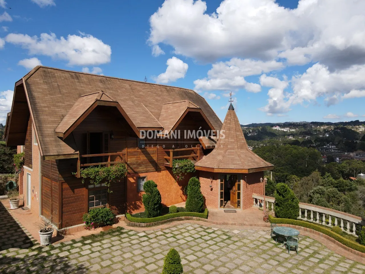 Casa à venda de 1.460 m² em Campos do Jordão, SP, Brasil