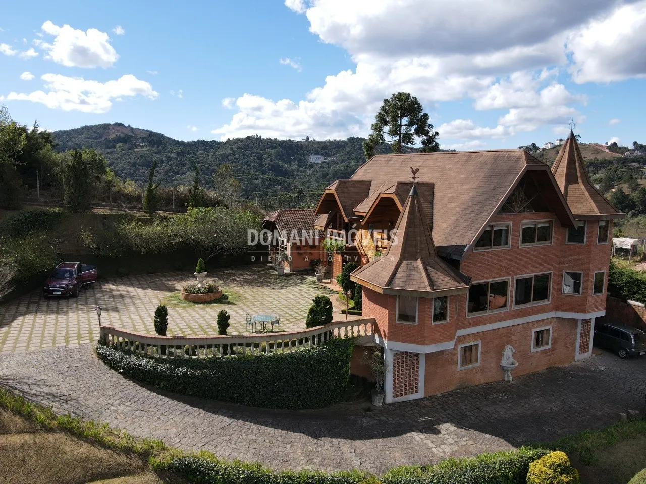 Casa à venda de 1.460 m² em Campos do Jordão, SP, Brasil