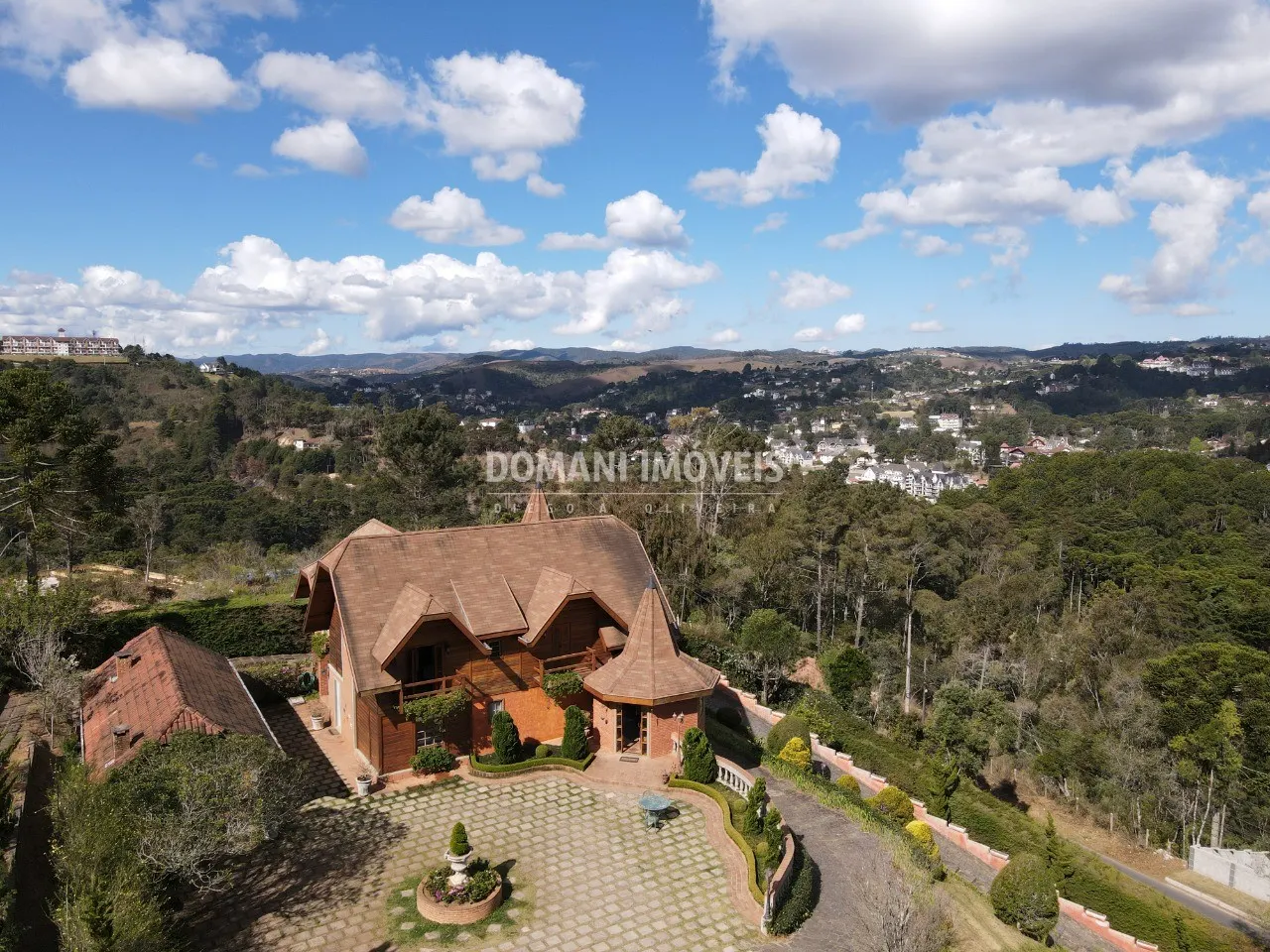 Casa à venda de 1.460 m² em Campos do Jordão, SP, Brasil