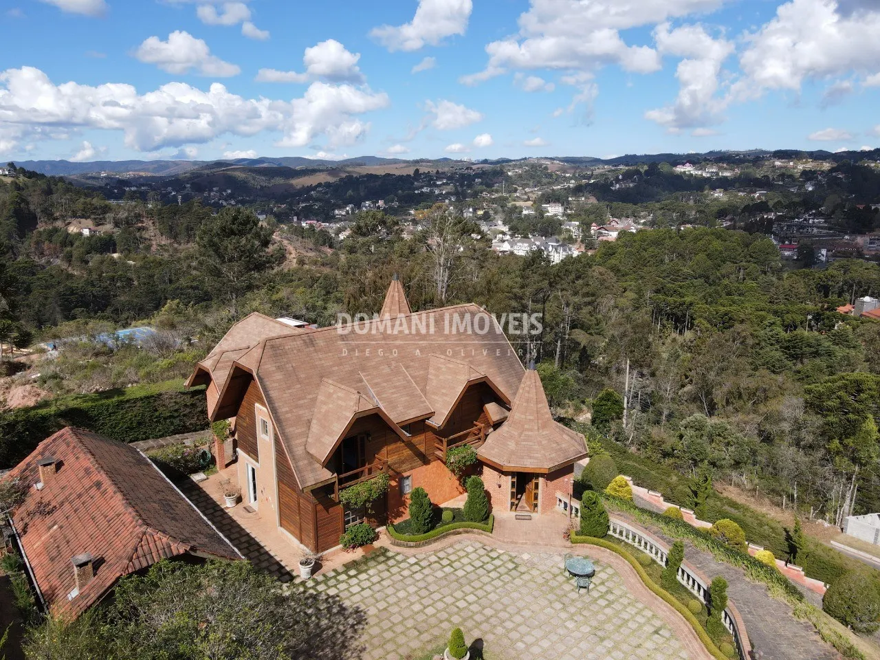 Casa à venda de 1.460 m² em Campos do Jordão, SP, Brasil