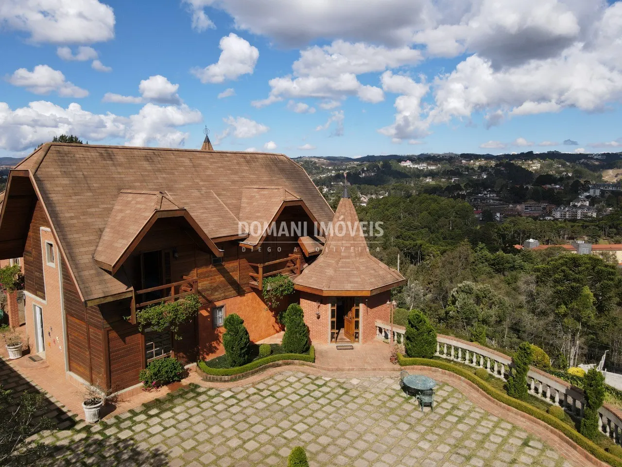 Casa à venda de 1.460 m² em Campos do Jordão, SP, Brasil