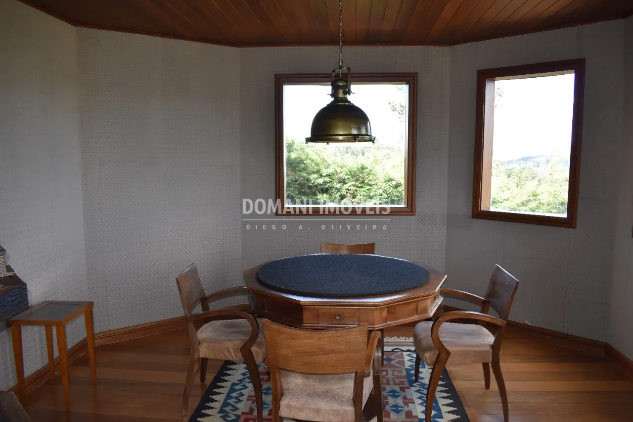 Casa à venda de 1.460 m² em Campos do Jordão, SP, Brasil