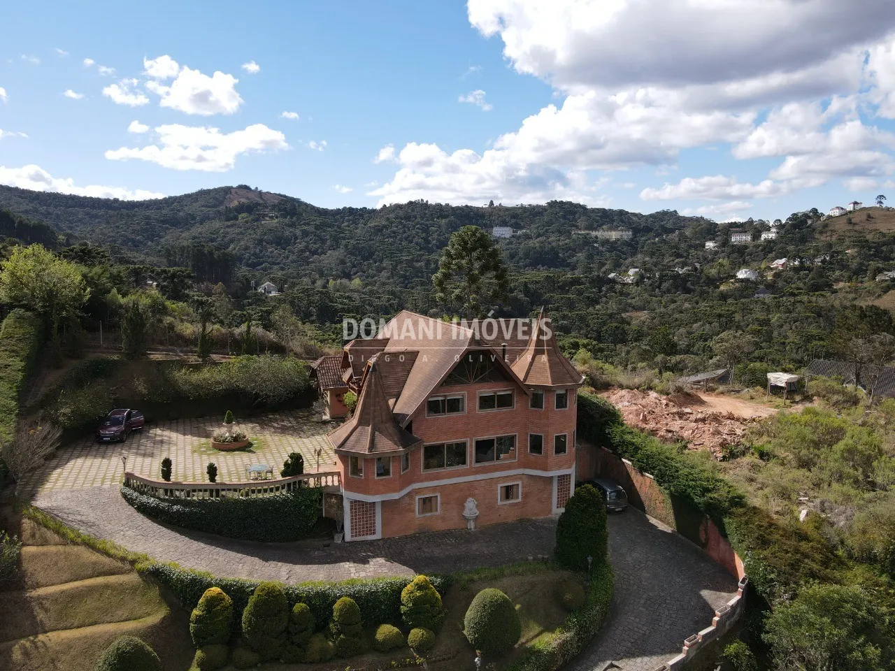 Casa à venda de 1.460 m² em Campos do Jordão, SP, Brasil