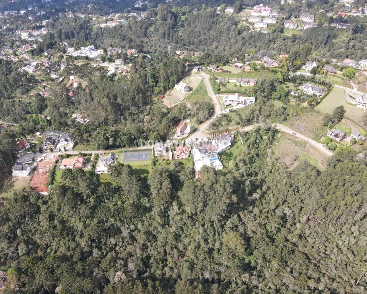 Terreno à venda de 2.880 m² em Campos do Jordão, SP, Brasil