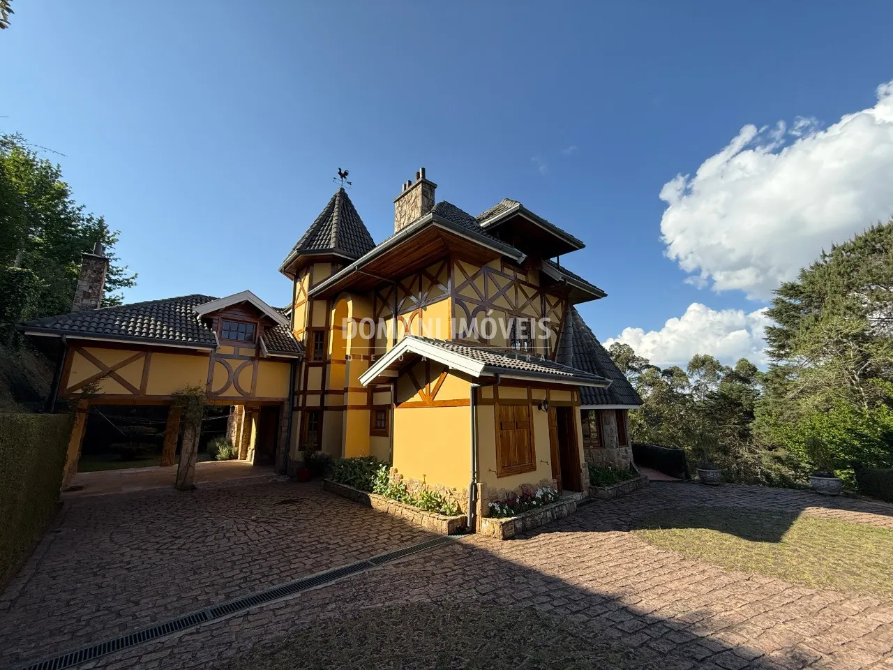 Casa à venda de 3.070 m² em Campos do Jordão, SP, Brasil