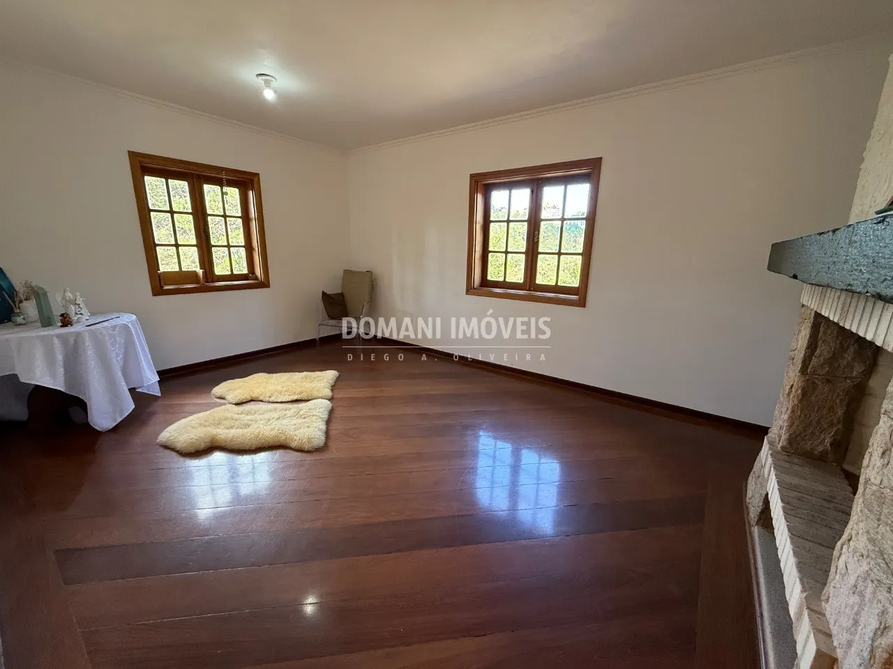 Casa à venda de 3.070 m² em Campos do Jordão, SP, Brasil