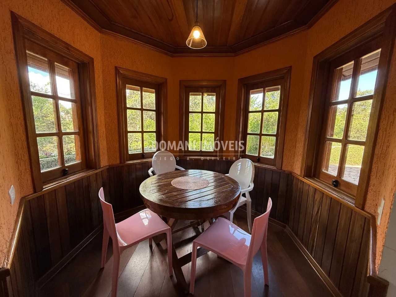 Casa à venda de 3.070 m² em Campos do Jordão, SP, Brasil