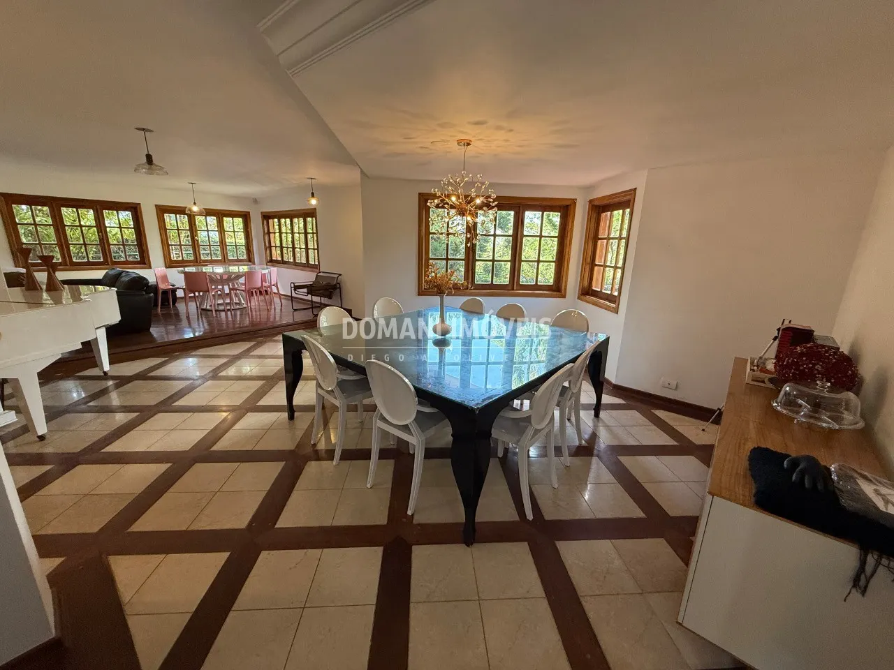 Casa à venda de 3.070 m² em Campos do Jordão, SP, Brasil