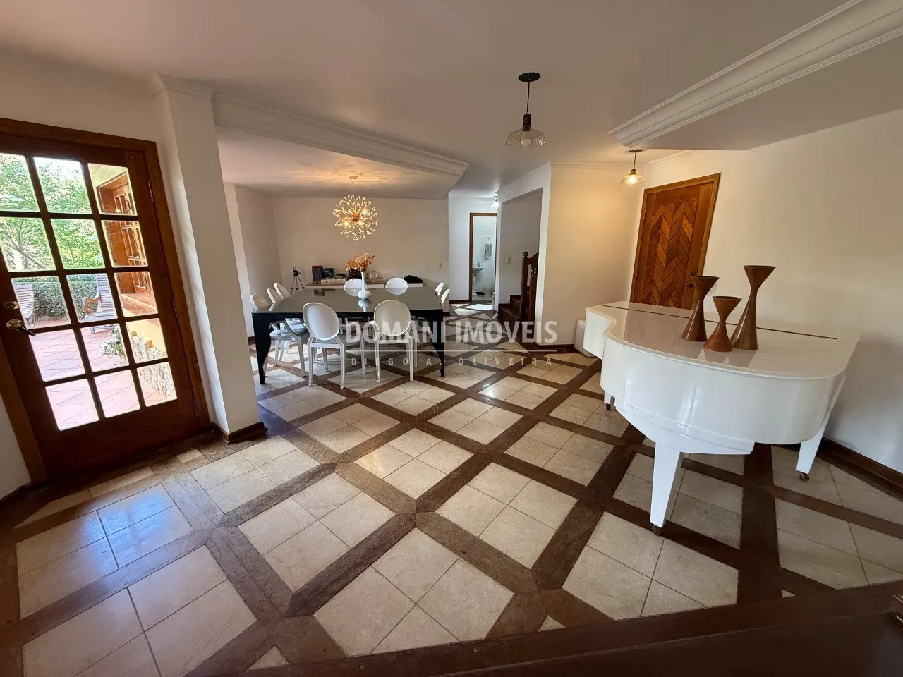 Casa à venda de 3.070 m² em Campos do Jordão, SP, Brasil