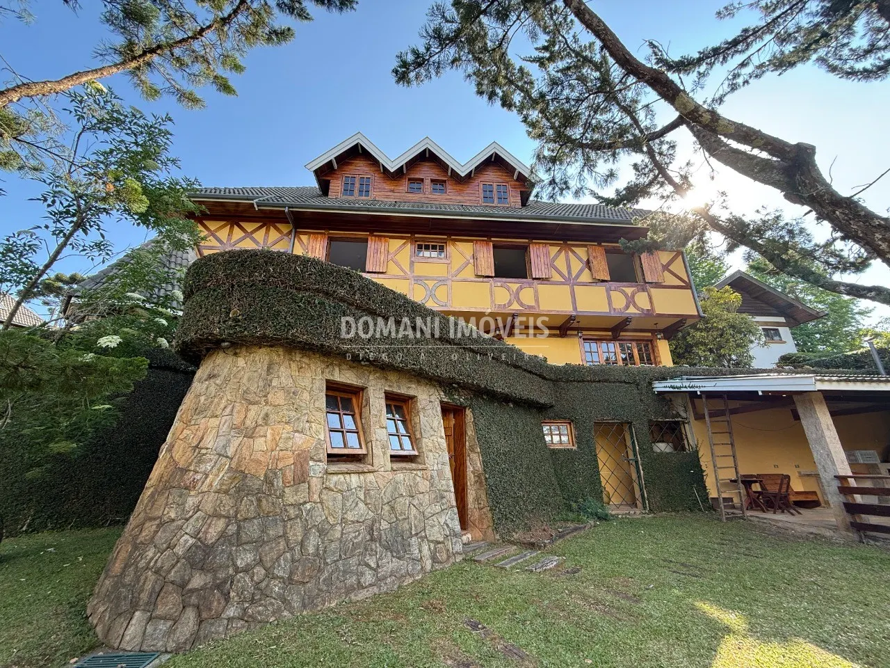 Casa à venda de 3.070 m² em Campos do Jordão, SP, Brasil
