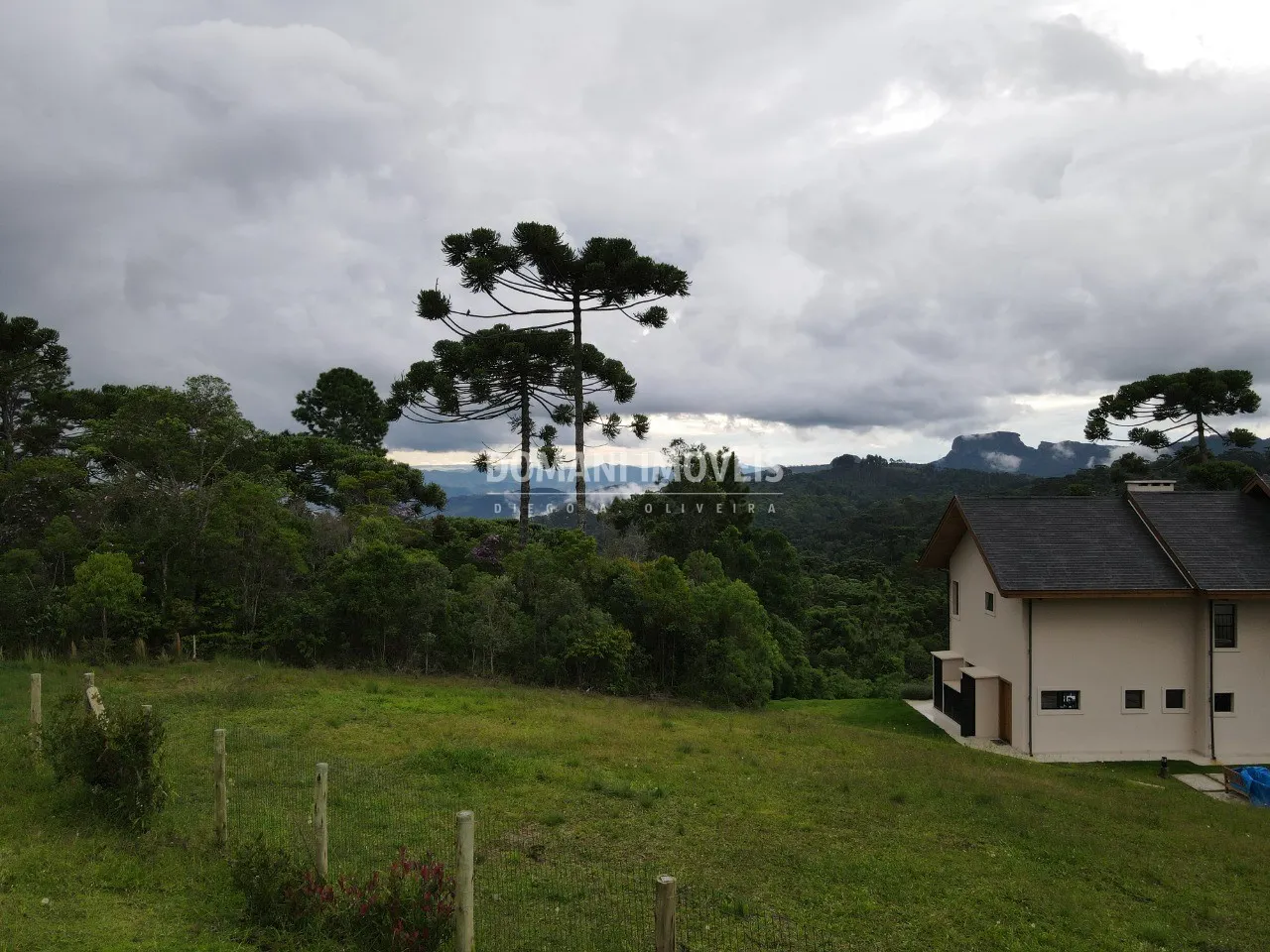 Terreno à venda de 1.320 m² em Campos do Jordão, SP, Brasil