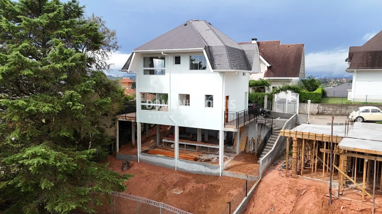 Casa à venda de 320 m² em Campos do Jordão, SP, Brasil