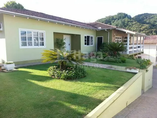 Casa à venda de 561 m² em Brusque, SC, Brasil
