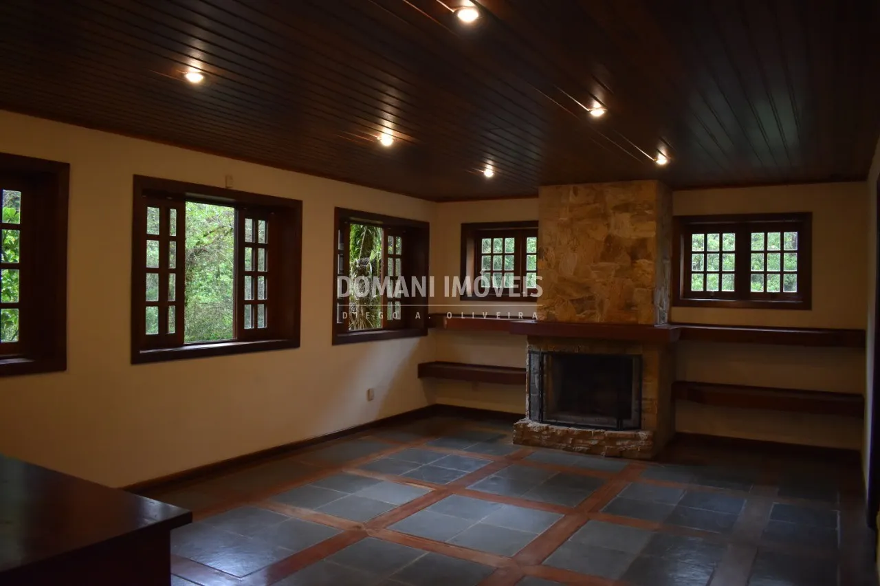 Casa à venda de 2.390 m² em Campos do Jordão, SP, Brasil
