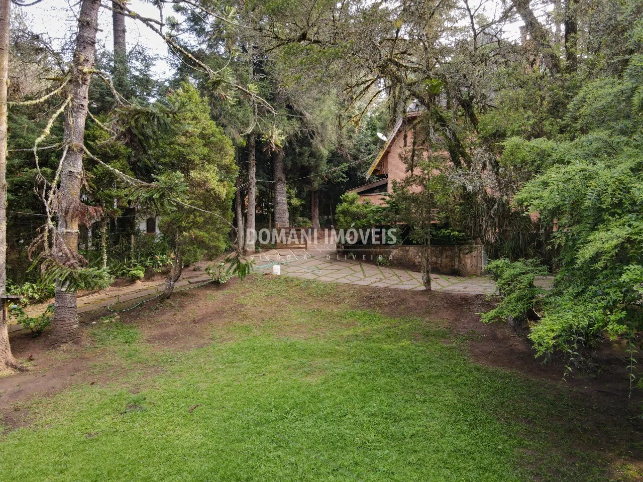 Casa à venda de 2.390 m² em Campos do Jordão, SP, Brasil