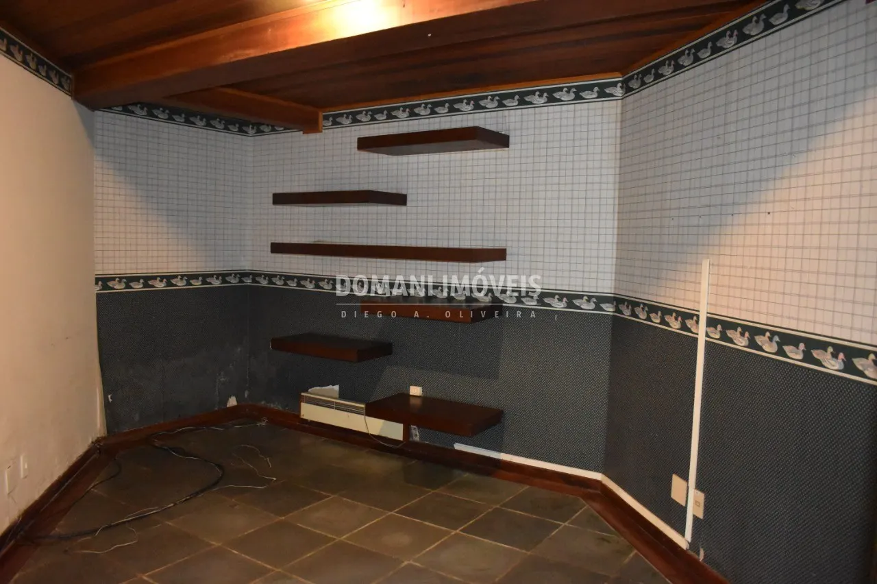 Casa à venda de 2.390 m² em Campos do Jordão, SP, Brasil