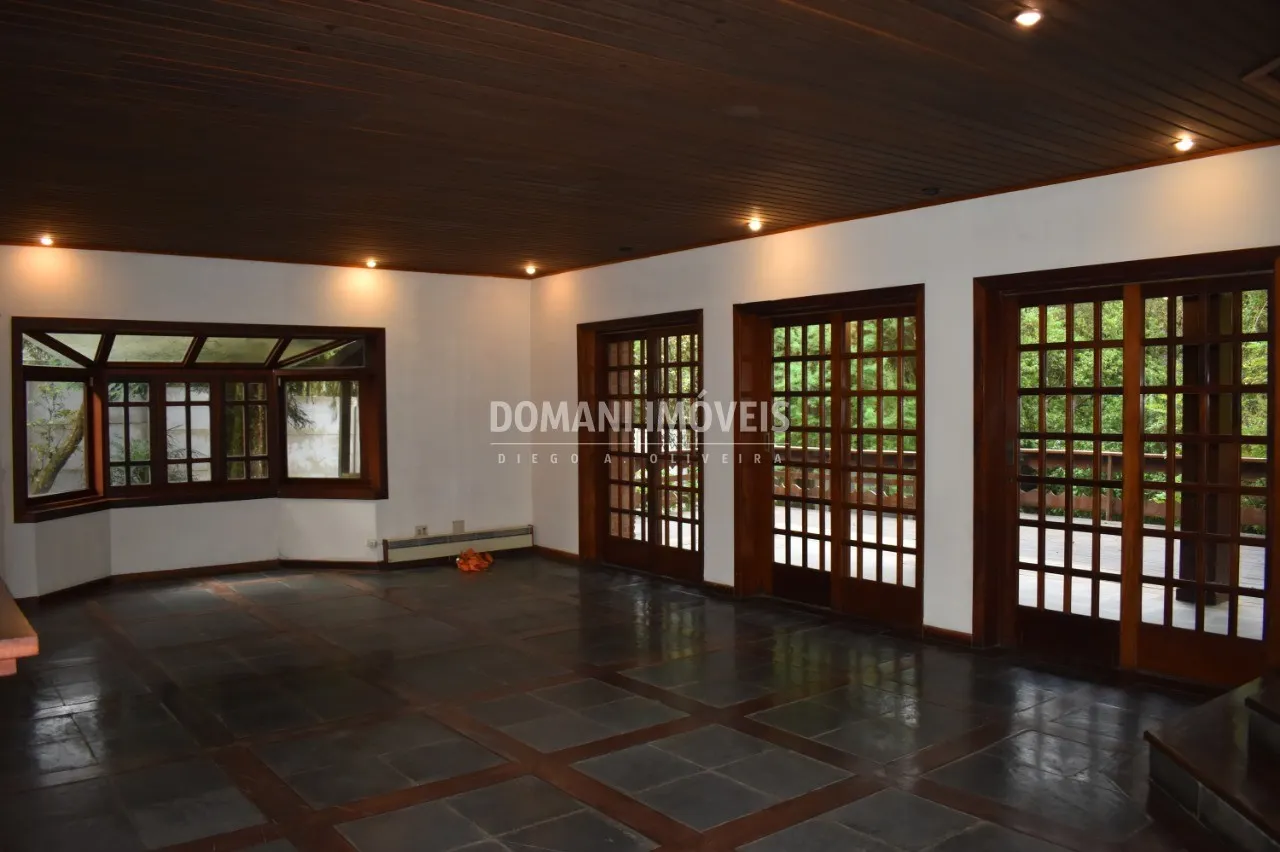 Casa à venda de 2.390 m² em Campos do Jordão, SP, Brasil