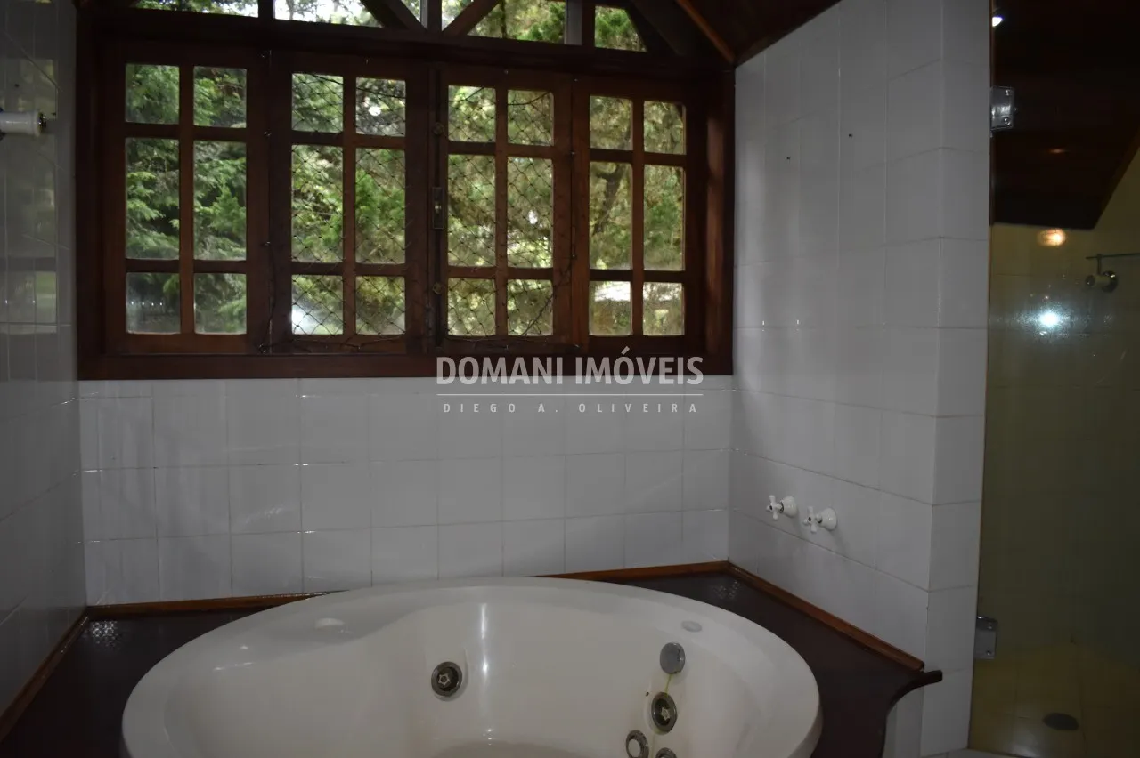 Casa à venda de 2.390 m² em Campos do Jordão, SP, Brasil