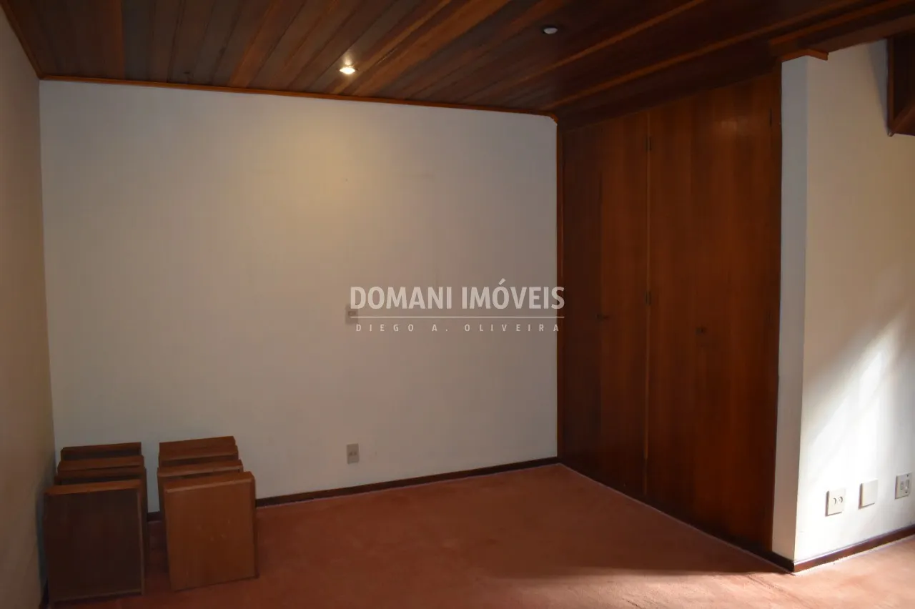 Casa à venda de 2.390 m² em Campos do Jordão, SP, Brasil